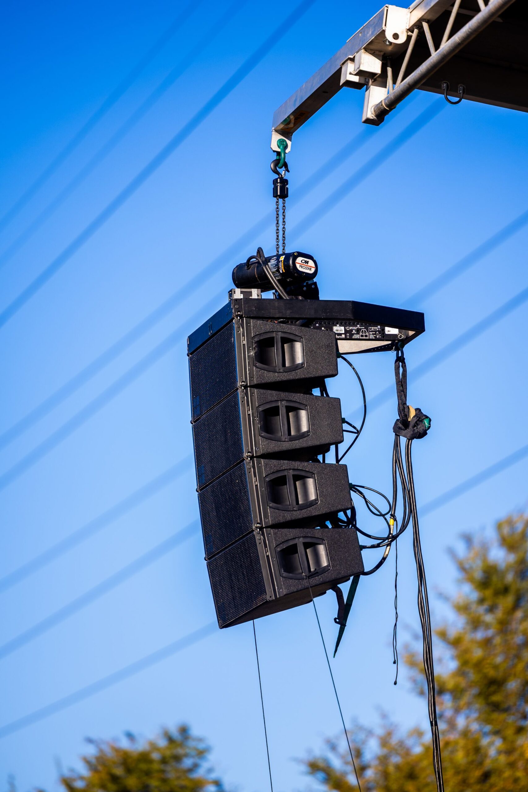 Equipo de sonido en escenario
